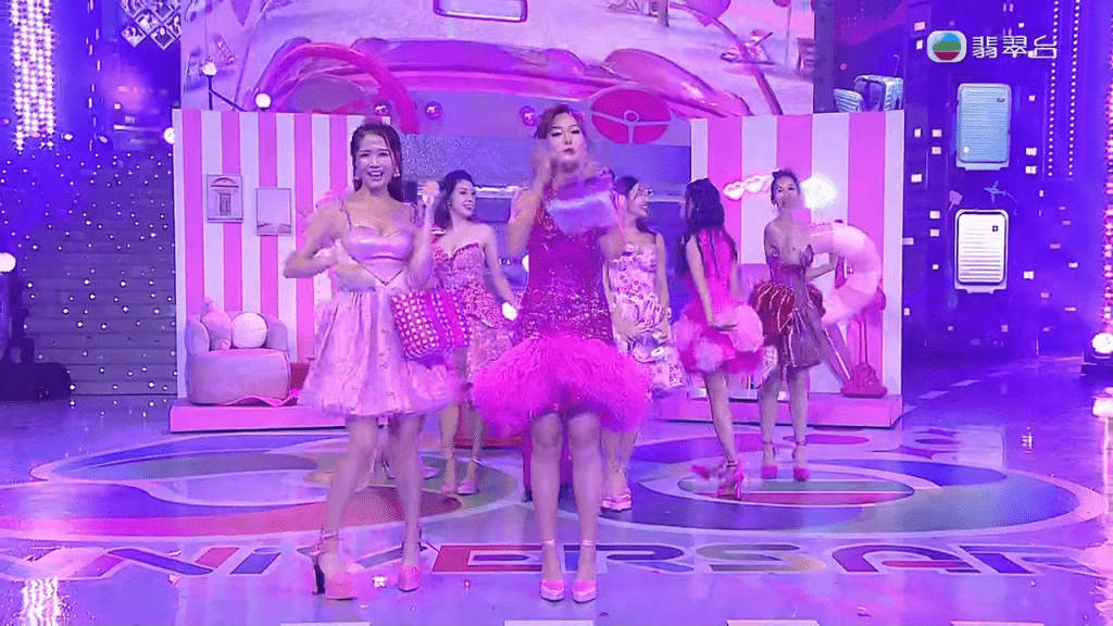 成個台都變粉紅色! 成個台都變粉紅色!