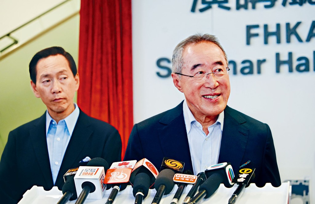 唐英年主動向記者表示，西九已積極緊縮開支，「把刀是血流成河」。