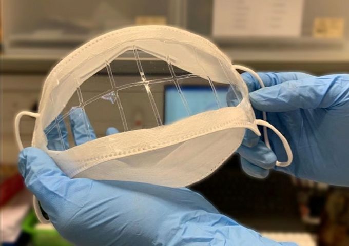 科大研究團隊指利用這種新聚合物納米物材料製造的口罩,不但透明透氣,亦能隔絕病毒和細菌。