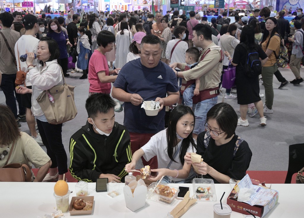 总会建议放宽饮食牌照上限制，如食物上的加工及时间限制。资料图片