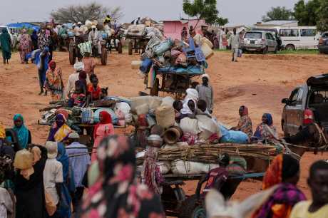 一批逃离苏丹的难民在邻国乍得寻求庇护。路透社