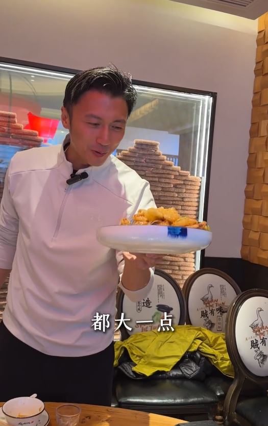 謝霆鋒在哈爾濱品嚐當地美食。微博