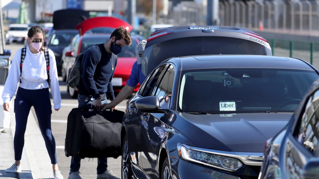 調查發現,網約車服務平台Uber曾游說包括時任經濟部長的馬克龍在內的頂級政治家,嘗試逃避法律制裁。路透社圖片