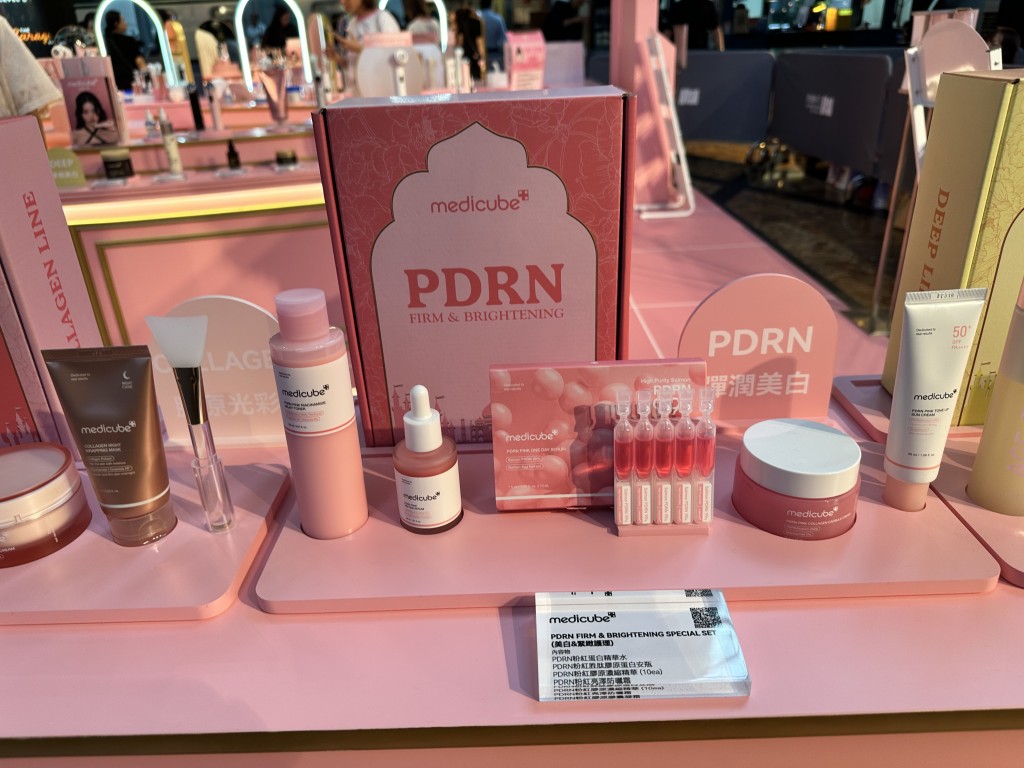 其皇牌美容儀 AGE-R 系列、 PDRN 高效能護膚系列與多款熱銷爽膚棉產品都深受愛靚族歡迎。
