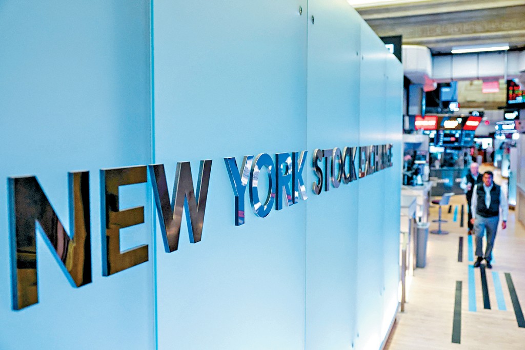 道指上周五收市跌443點，報45577點。