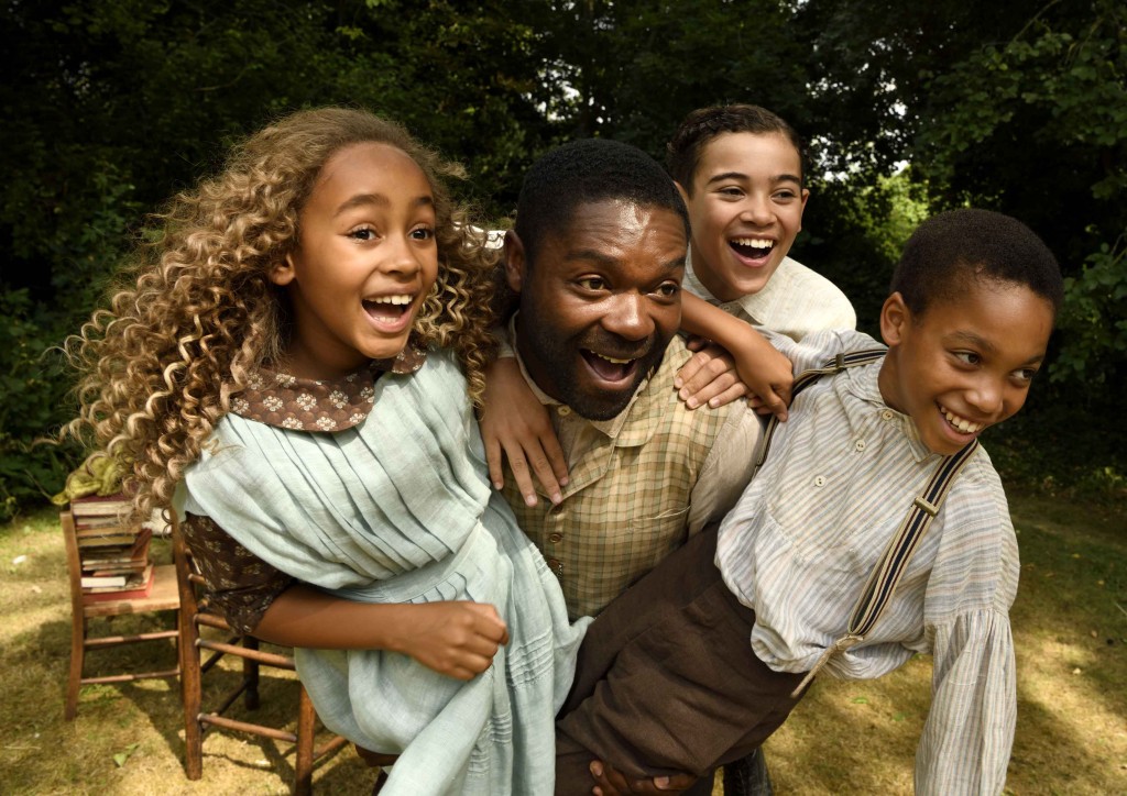 爱丽丝与彼得潘原本有一个温暖美满的家庭。