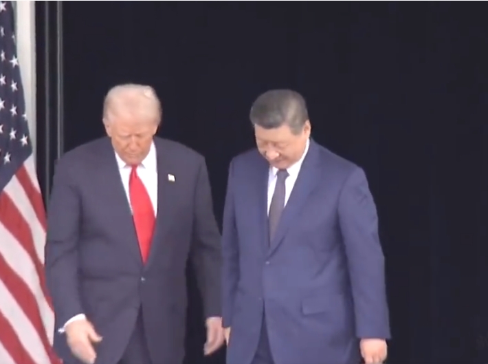 中美元首會晤結束後,特朗普總統送習近平主席上車。 央視 中美元首會晤結束後,特朗普總統送習近平主席上車。 央視