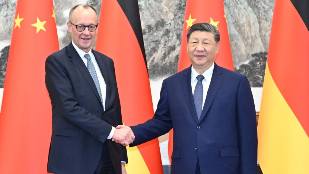 习近平会见首次访华的德国总理默茨。新华社