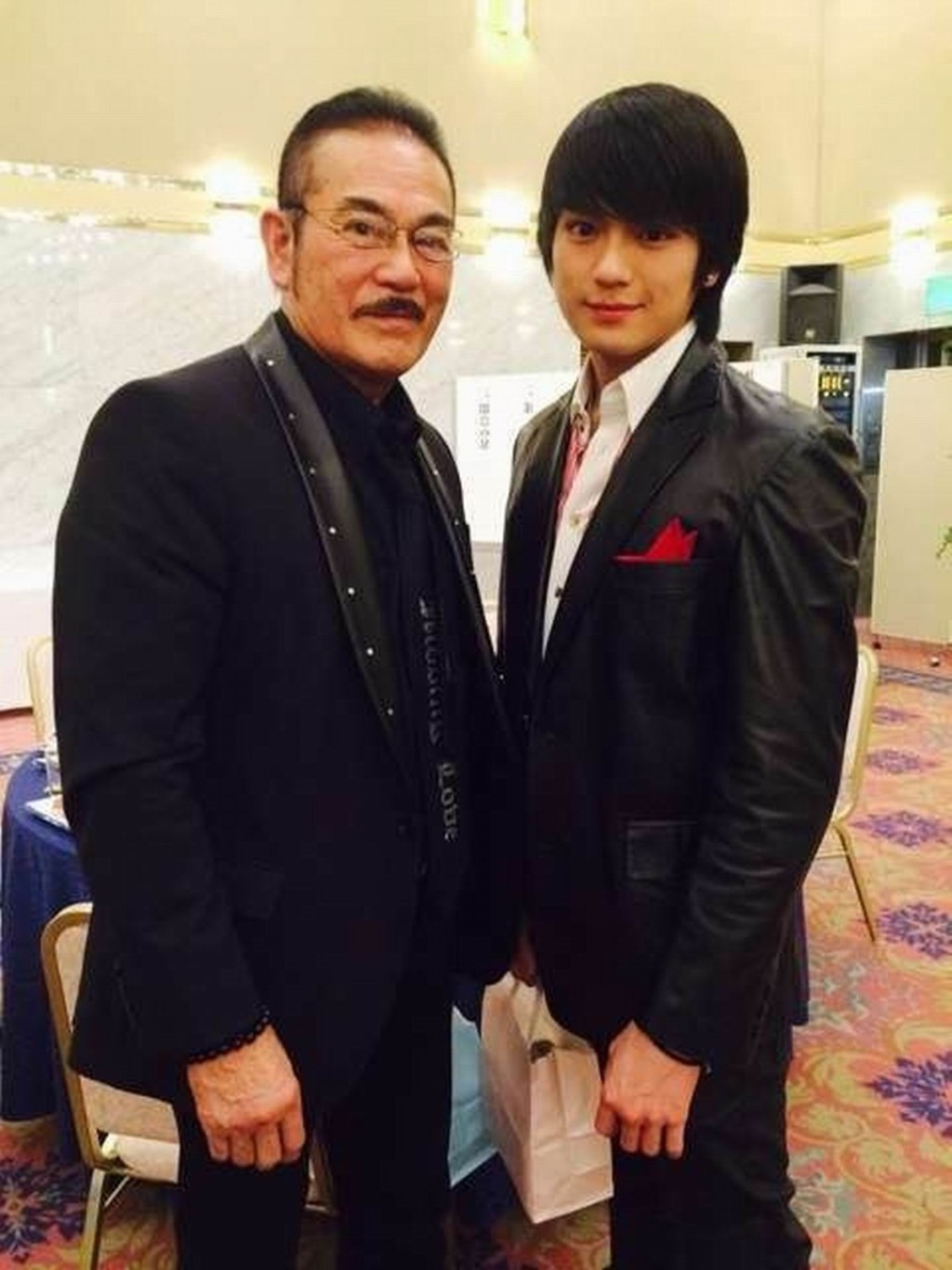 (左起)日本男星千葉真一與兒子真劍佑。資料圖片