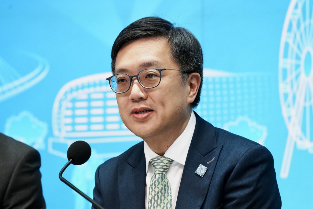 創新科技及工業局常任秘書長蔡傑銘表示,AI專員招聘將於明年第二季進行。 創新科技及工業局常任秘書長蔡傑銘表示,AI專員招聘將於明年第二季進行。
