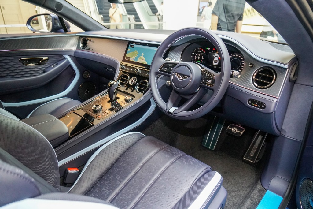 Bentley HK-DCH舉辦The Touch of Mulliner Exhibition:除了塗上全新車身顏色,豪華車廂佈局分別不大。