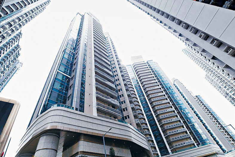 信和等發展的西九龍維港滙I昨連沽2伙。