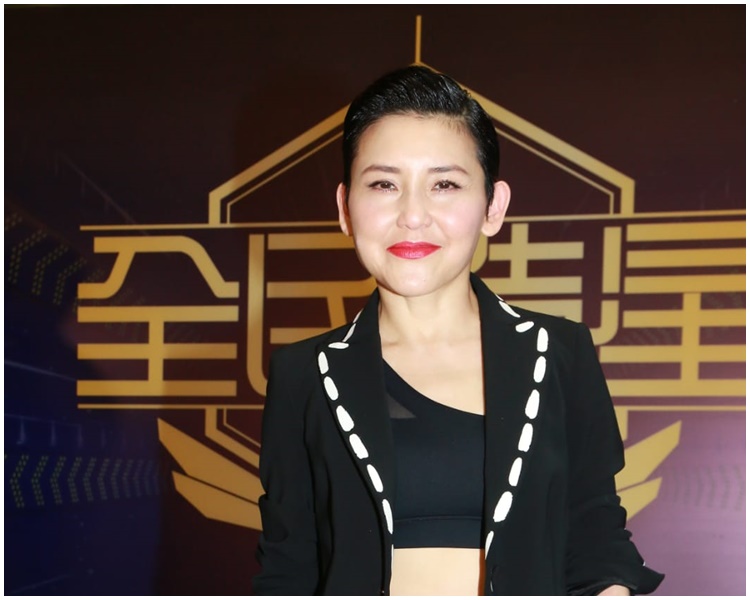 劉美君提議張子衡避免唱歌。