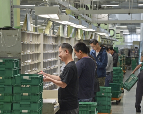 受聘者将于九龙湾中央邮件中心工作。资料图片