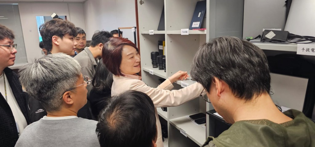 李慧琼表示，賣物會可供選購174件物品，雖然都是「二手貨」，但狀況良好，性價比非常高。李慧琼FB