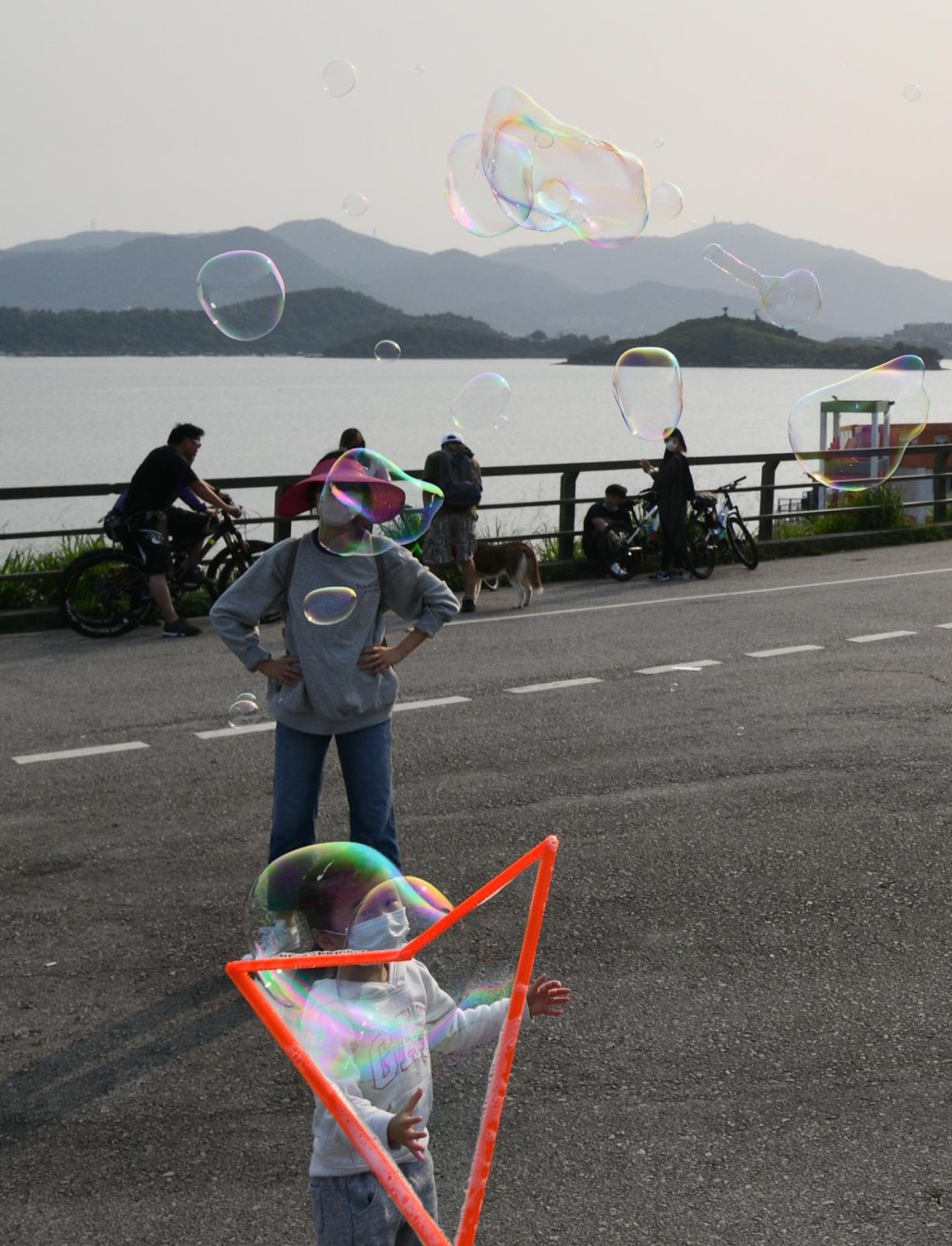 衆多市民到大尾篤郊遊。