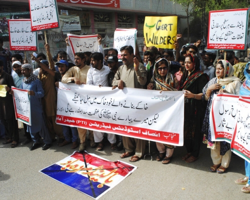 大约一万名伊斯兰教徒于周三 (当地时间) 游行，表达他们对怀尔德斯的愤怒。AP资料图片