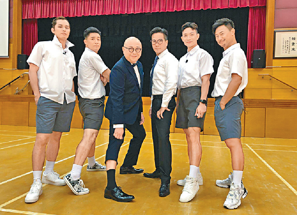 ■阿Bob露小腿搶鏡。