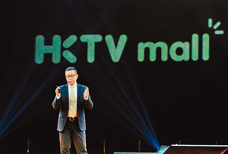 王维基表示，香港市民消费能力并没有减少，只是从实体店转向网购和海外消费。