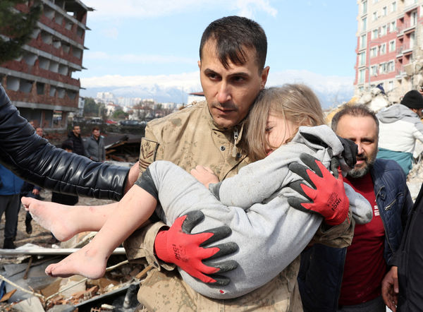 土耳其南部哈泰省5岁女童鲁兹加尔（Muhammet Ruzgar）被救出。