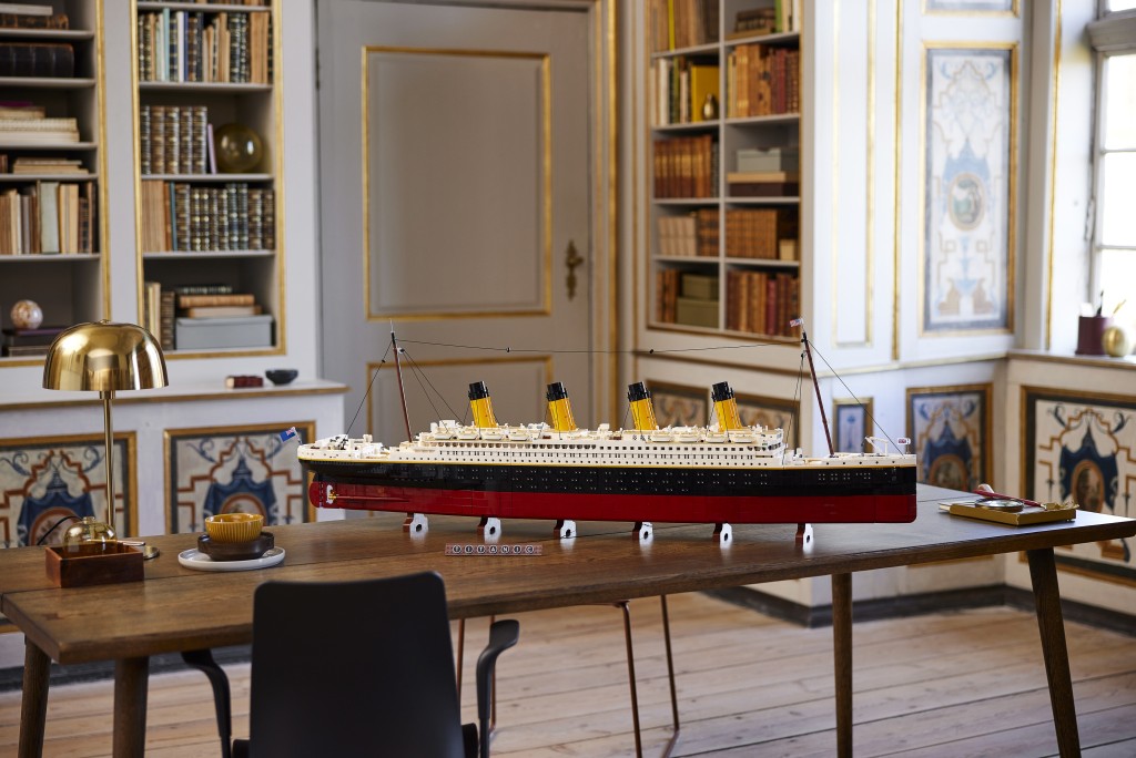 10294 Titanic是LEGO史上重量級模組。