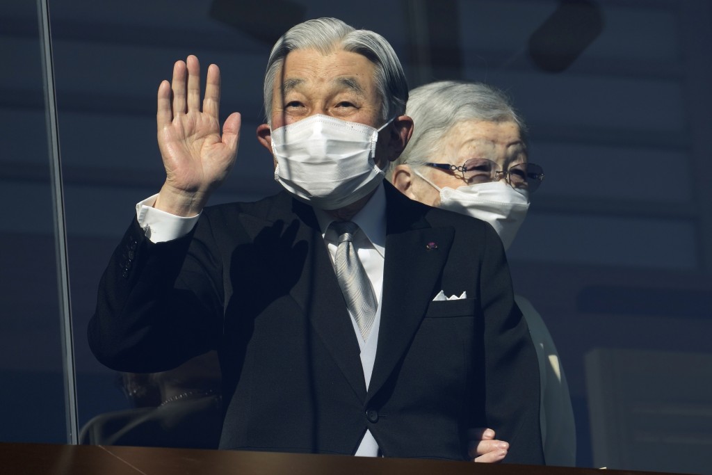 上皇明仁與皇室成員在東京皇宮一起公開露面，參與「新年一般參賀」活動。AP