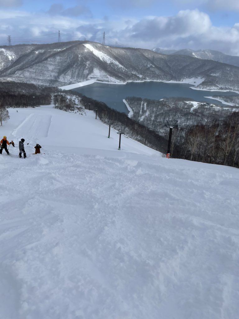 「神乐滑雪场」是新舄其中一个著名滑雪场。社交平台X
