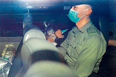 被告颜永周依例被判终身监禁。