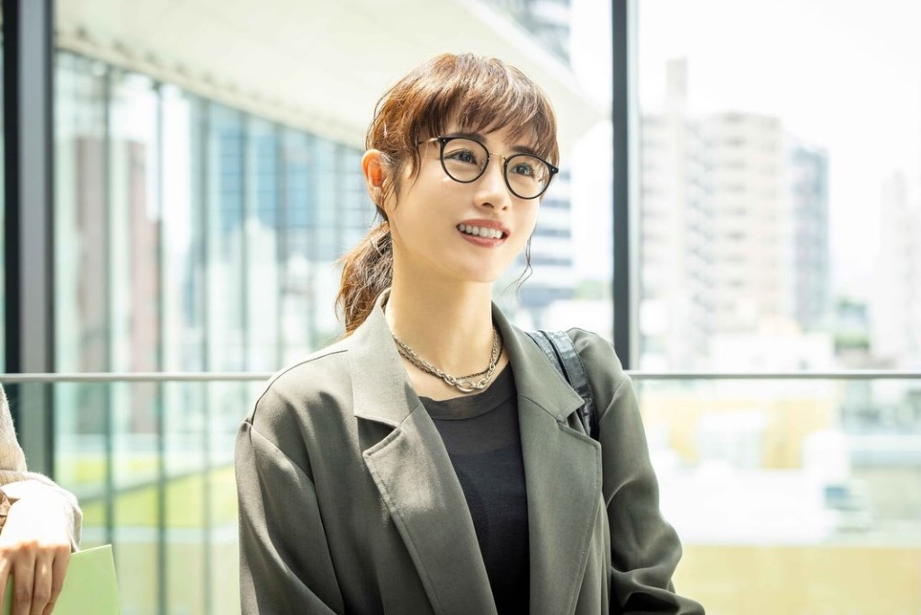 石原里美化身大盜。