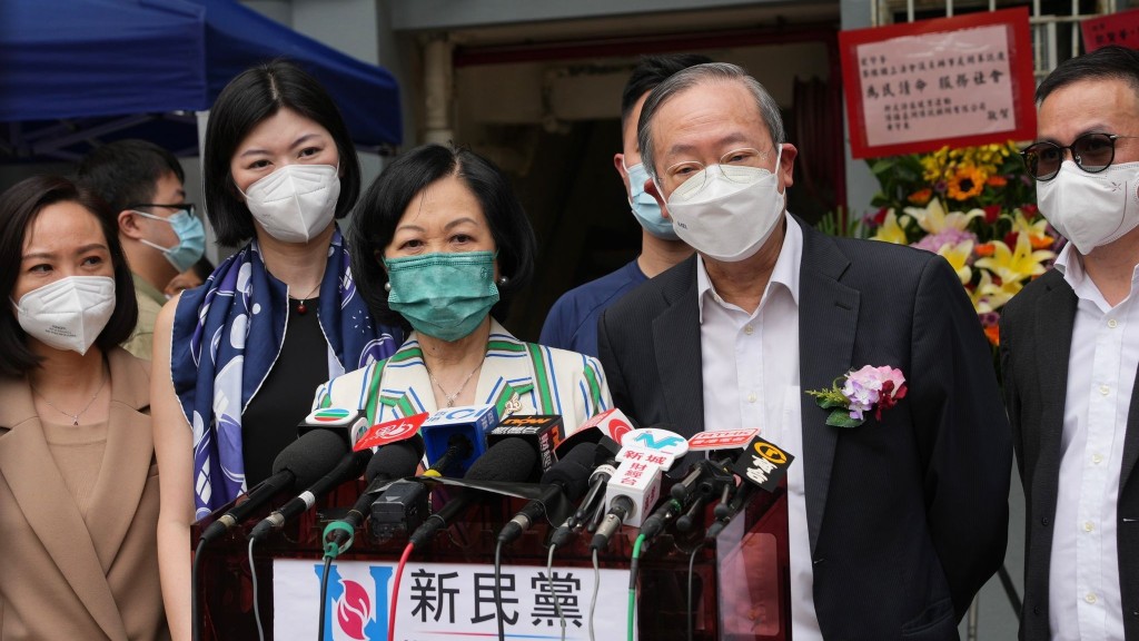 行政會議召集人、新民黨主席葉劉淑儀(中)。