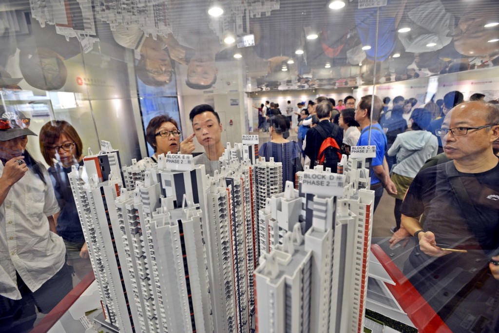 增加土地及房屋供應是林鄭月娥在施政報告重點。