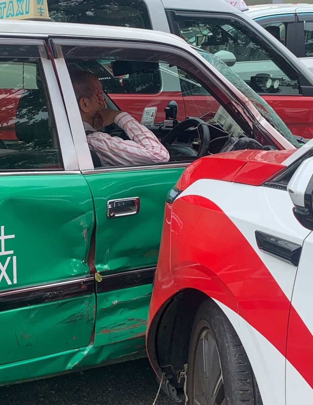 綠的司機血流披面。fb馬路的事 (即時交通資訊台)圖片