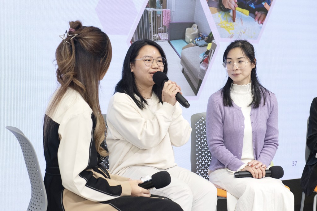 Niki(右)及美寶(中)分享參與「恩童計劃」後親子關係顯著改善。 Niki(右)及美寶(中)分享參與「恩童計劃」後親子關係顯著改善。