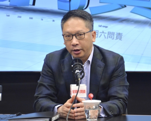 袁国强为一地两检解画。