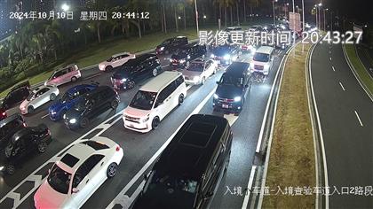 港珠澳大橋珠海口岸入珠海車輛大排長龍。港珠澳大橋微信公眾號