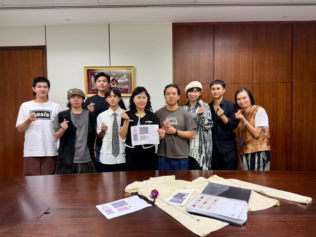 陳美寳稱讚知專學生的設計清雅端莊。運輸及物流局fb