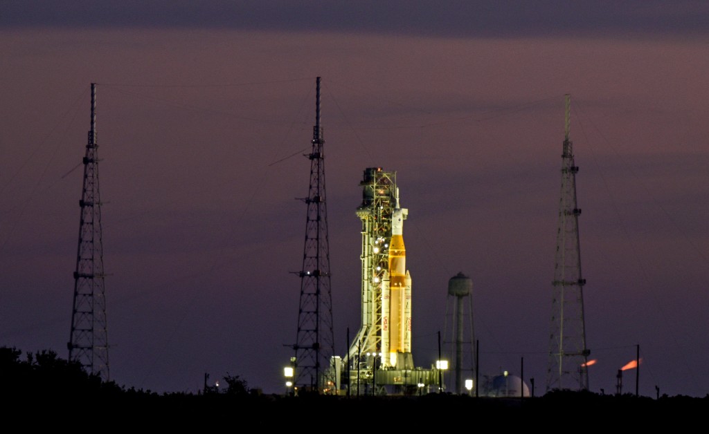 阿耳忒彌斯2號氦氣流量中斷故障需進行維修 原定3月6日發射將延遲。路透社