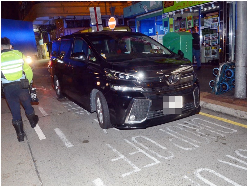 涉事七人车。