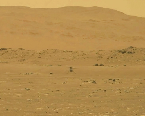 「創新號」（Ingenuity）直升機已在火星表面完成首次垂直試飛。NASA相片