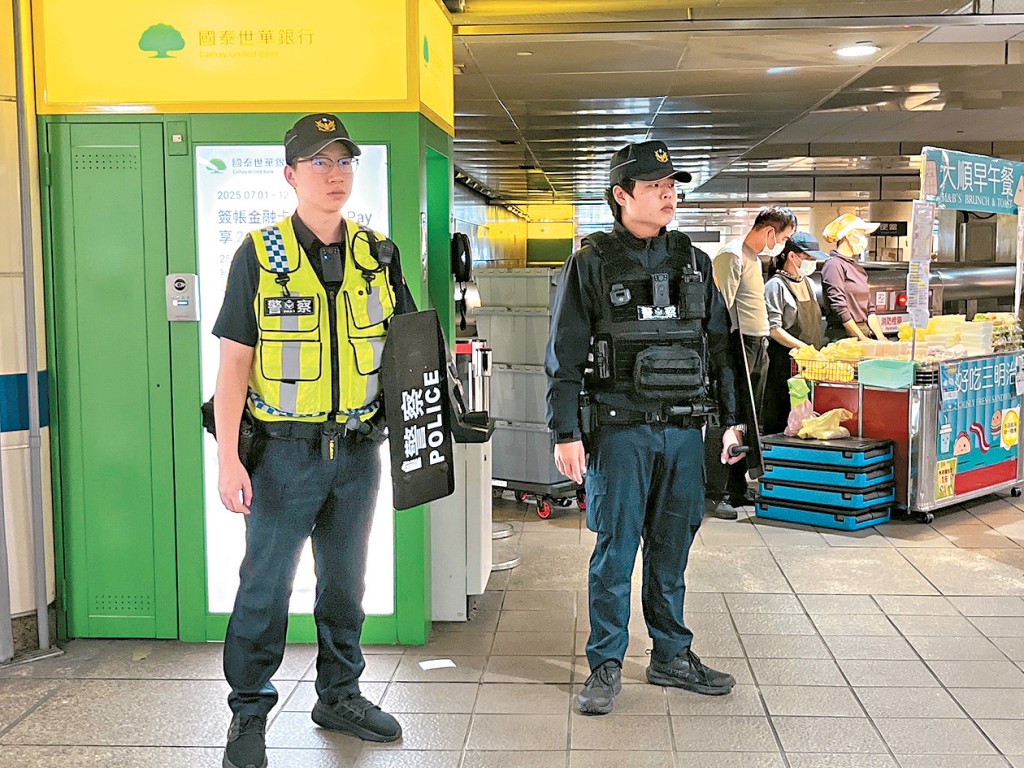 張文案後首個上班日，台北警方在捷運加強保安。