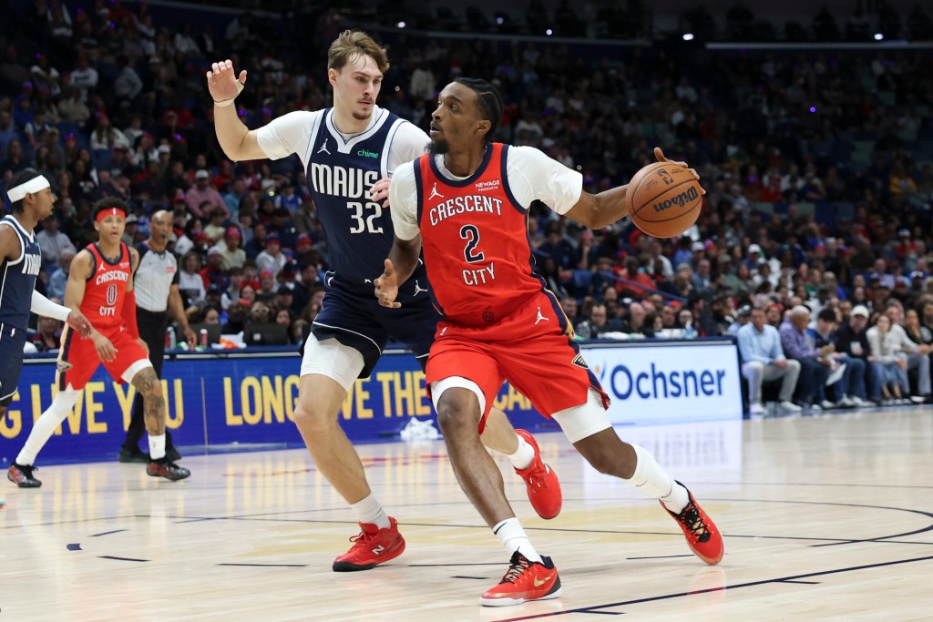 鍾斯(右)今仗得到9分2籃板4助攻。AP 鍾斯(右)今仗得到9分2籃板4助攻。AP