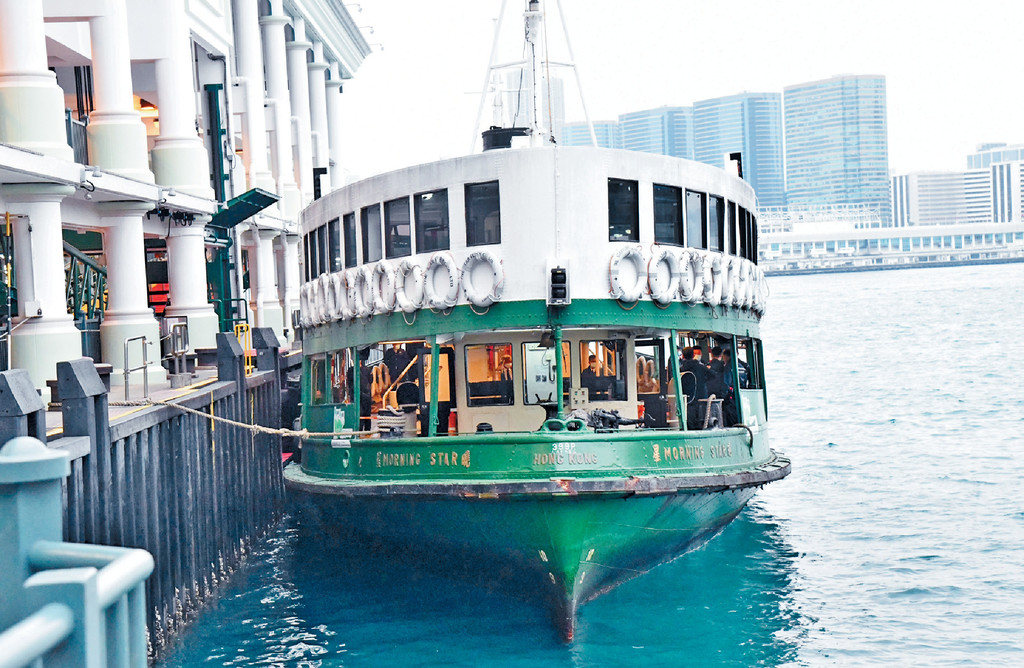網紅「一隻藍鯨」認為香港的交通工具如電車、渡海小輪等別具特色。資料圖片