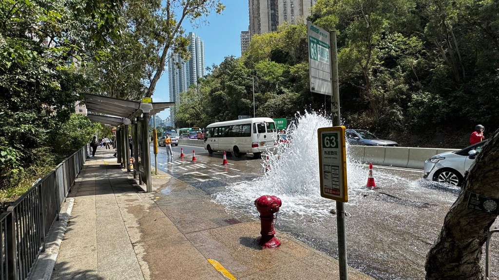 爆水管位置猶如泉湧。FB:林浩瑋 ROY 爆水管位置猶如泉湧。FB:林浩瑋 ROY