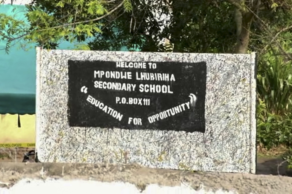 烏干達一所學校遭受襲擊，釀41人死亡。美聯社