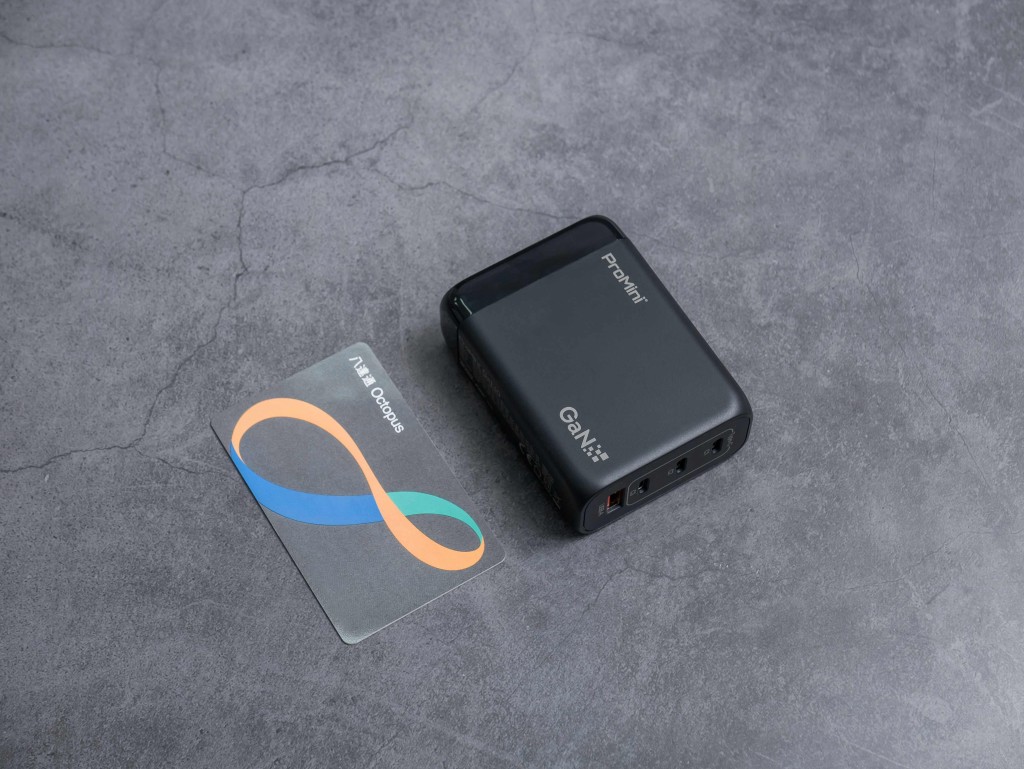 ●Gs130面积比八达通卡还要小。