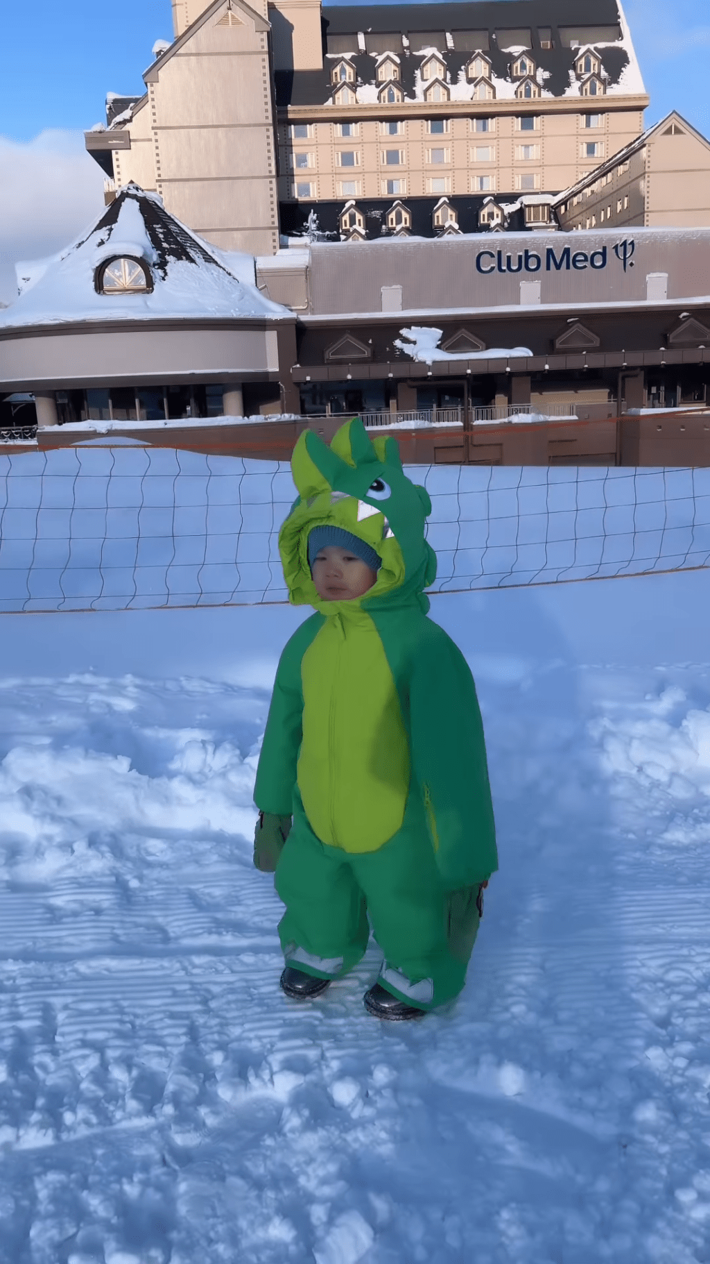 2歲細仔Tristan就只有玩吓雪。
