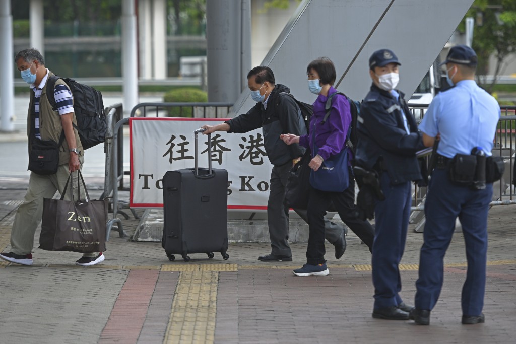 香港有條件可以盡快擴展「回港易」計劃，讓從內地任何地方返港的港人可獲豁免強制隔離的要求嗎？資料圖片