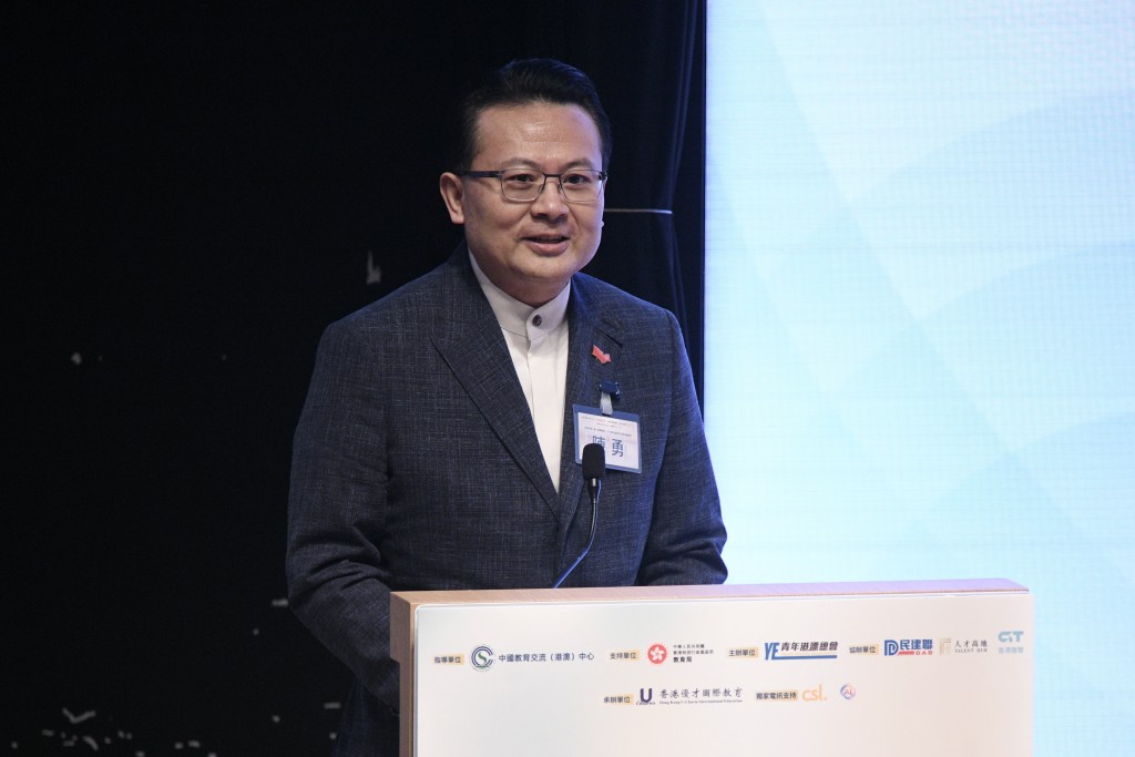 立法會議員陳勇形容,每個香港人其實都是「港漂」,因最早來港的都是內地的漁民、農民,而抗戰時期亦是內地聯同本地青年守護香港。 立法會議員陳勇形容,每個香港人其實都是「港漂」,因最早來港的都是內地的漁民、農民,而抗戰時期亦是內地聯同本地青年守護香港。