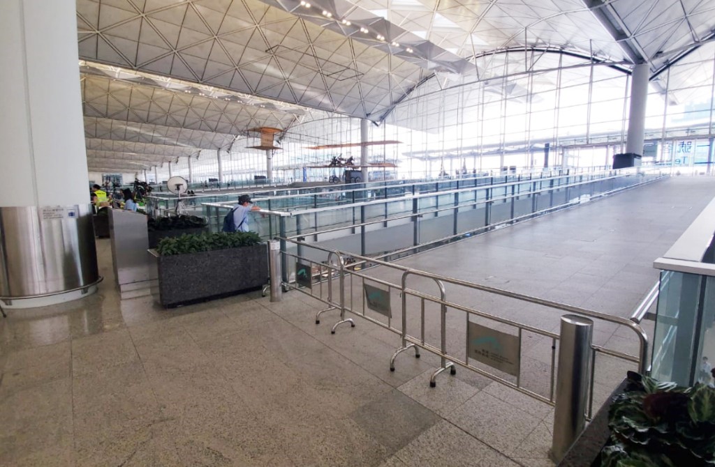 離境大堂有2橋封閉。