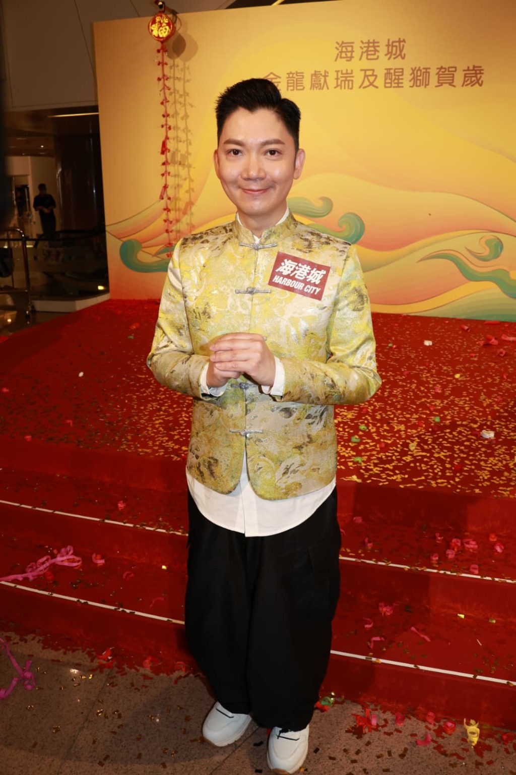 他稱娛樂圈屬金,今年易有是非、爭執,藝人之間易有衝突。 他稱娛樂圈屬金,今年易有是非、爭執,藝人之間易有衝突。